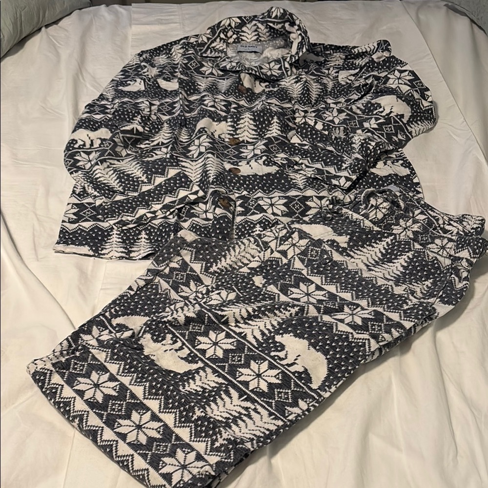 Old Navy Black and White Pajama Set Cozy Knit Winter Pattern